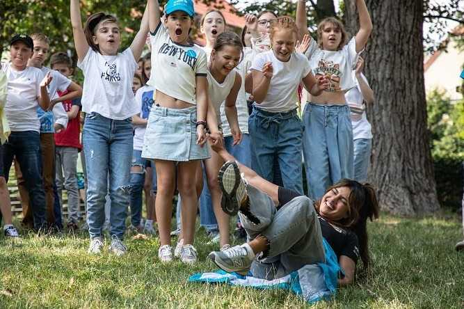 Priyanka Chopra meets Ukrainian refugees in Poland