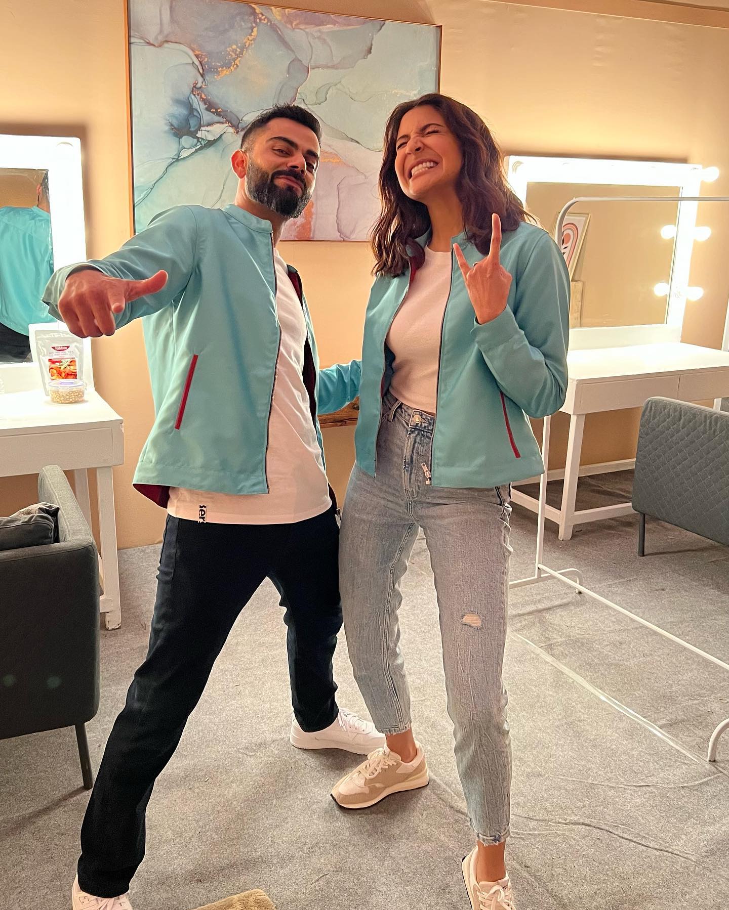 Anushka Sharma shared pictures with Virat Kohli