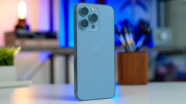 Good News! iPhone 13 Pro की कीमत में 24,000 रुपये की गिरावट आई है.Check here full details.